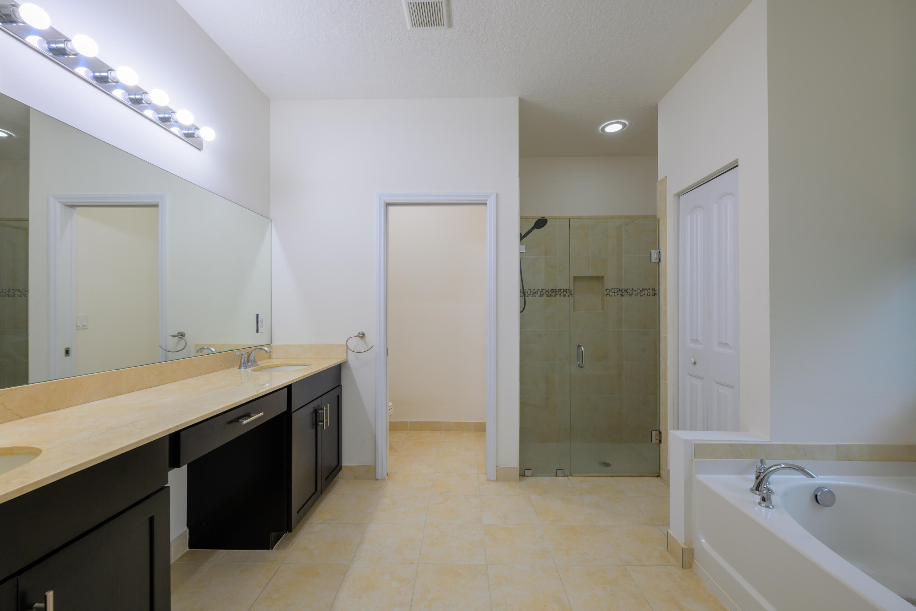 VISTA LAGO - Residential