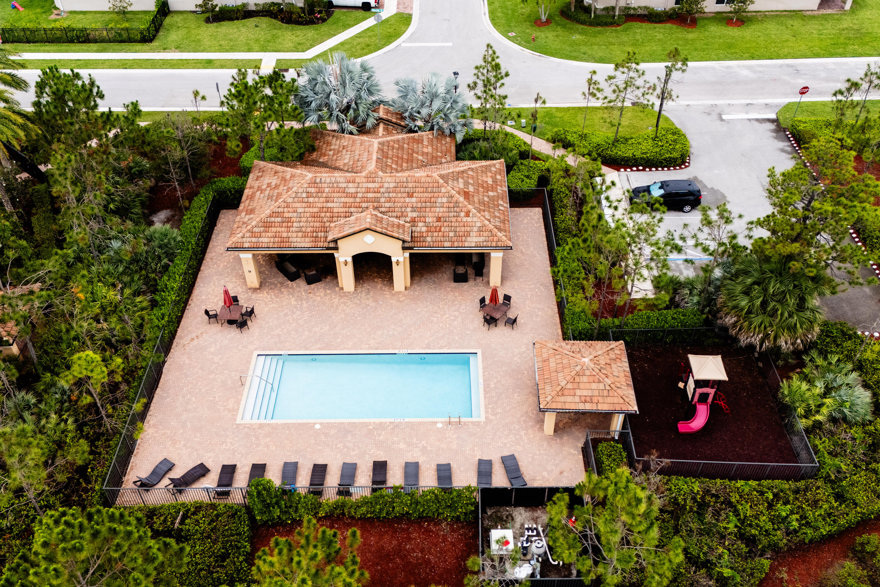 VISTA LAGO - Residential