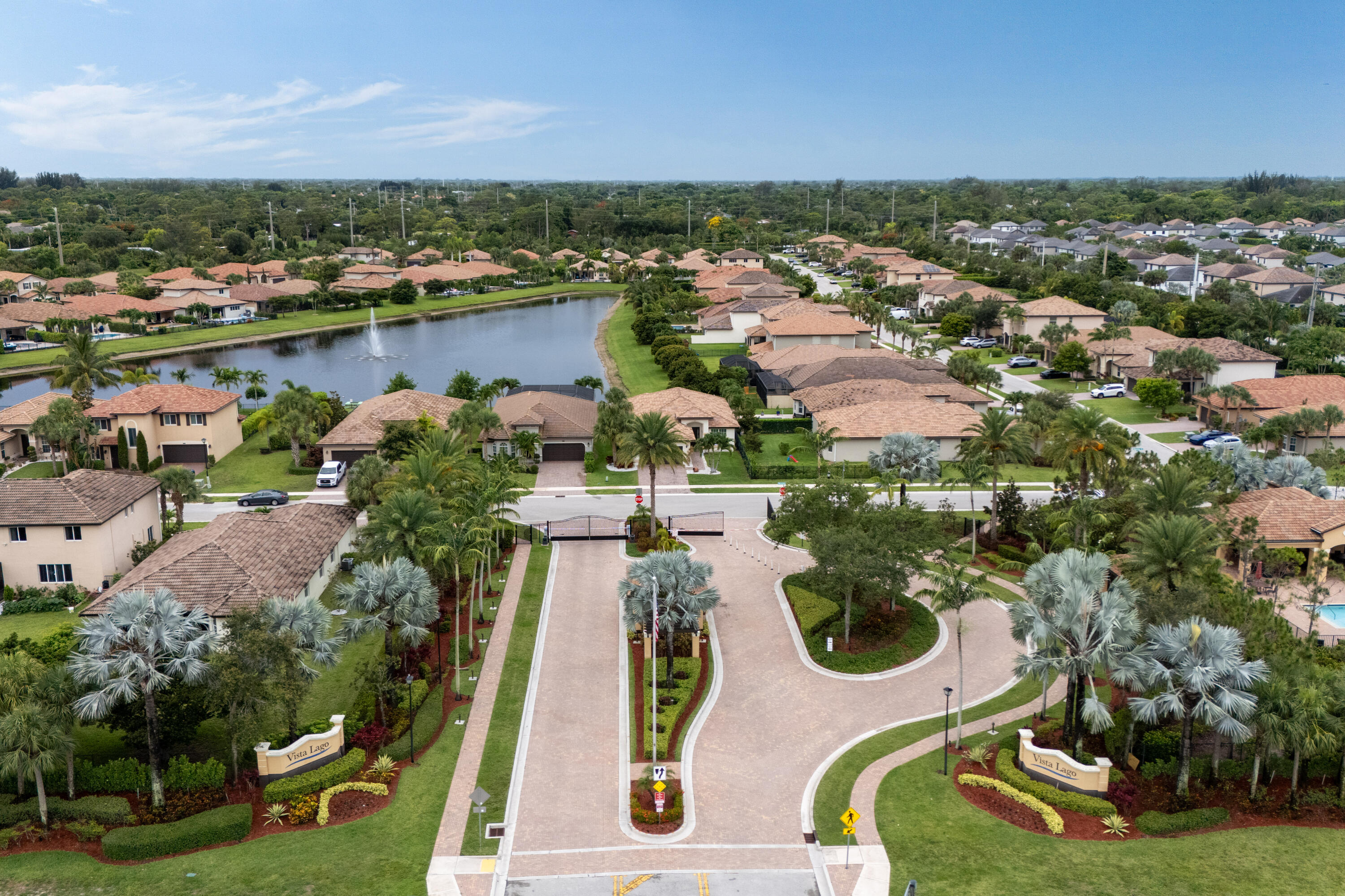 VISTA LAGO - Residential