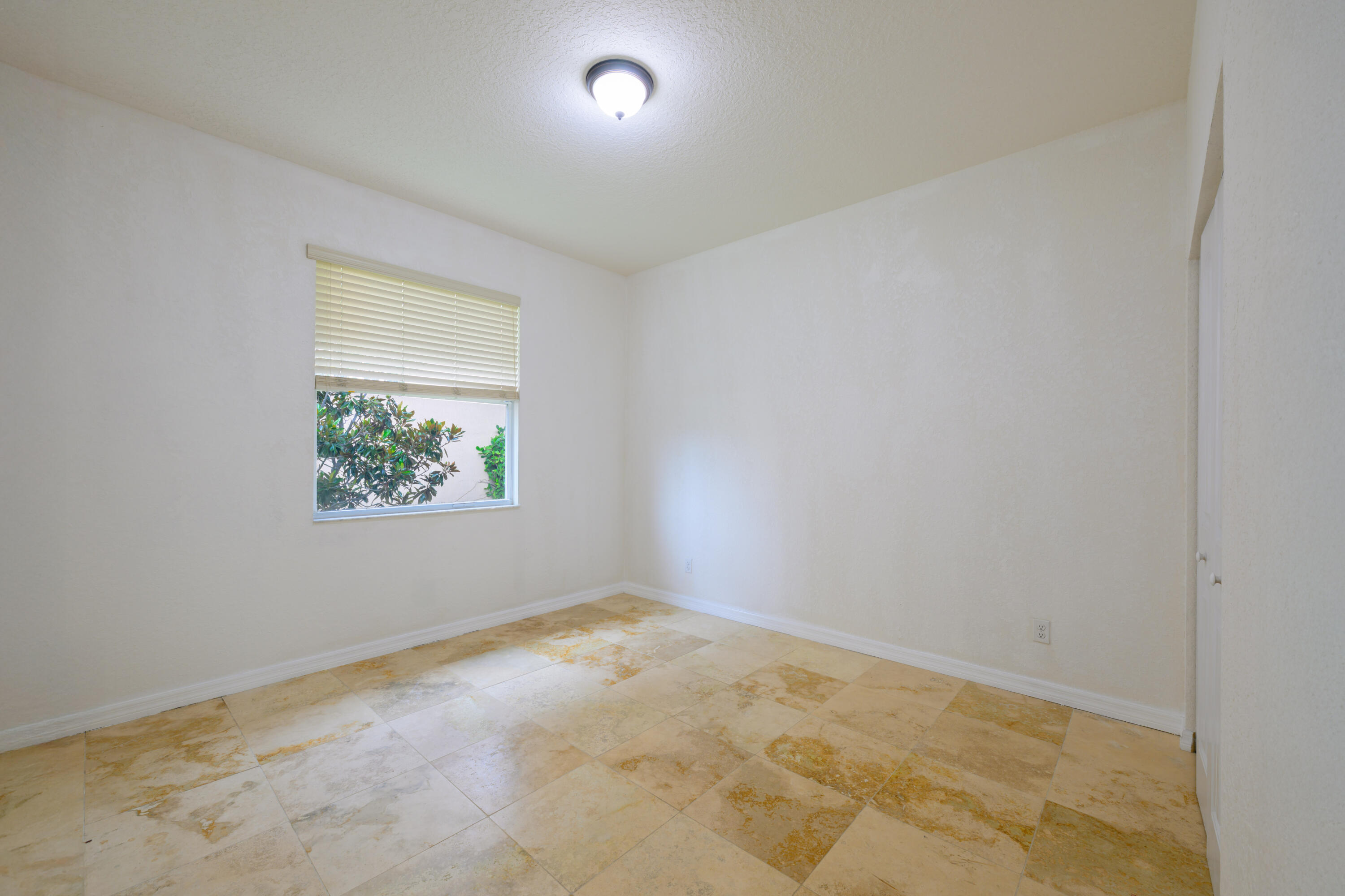 VISTA LAGO - Residential