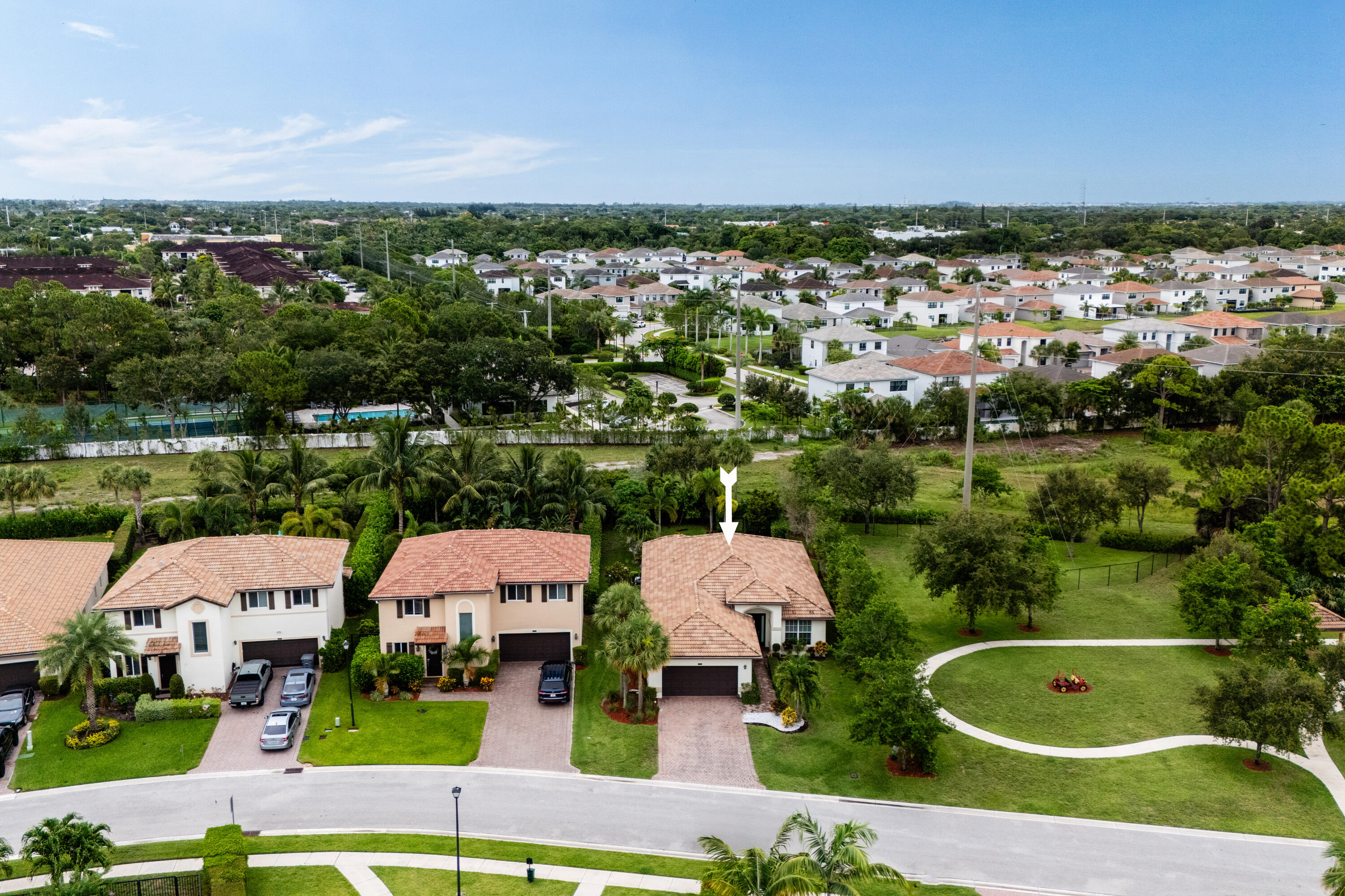 VISTA LAGO - Residential