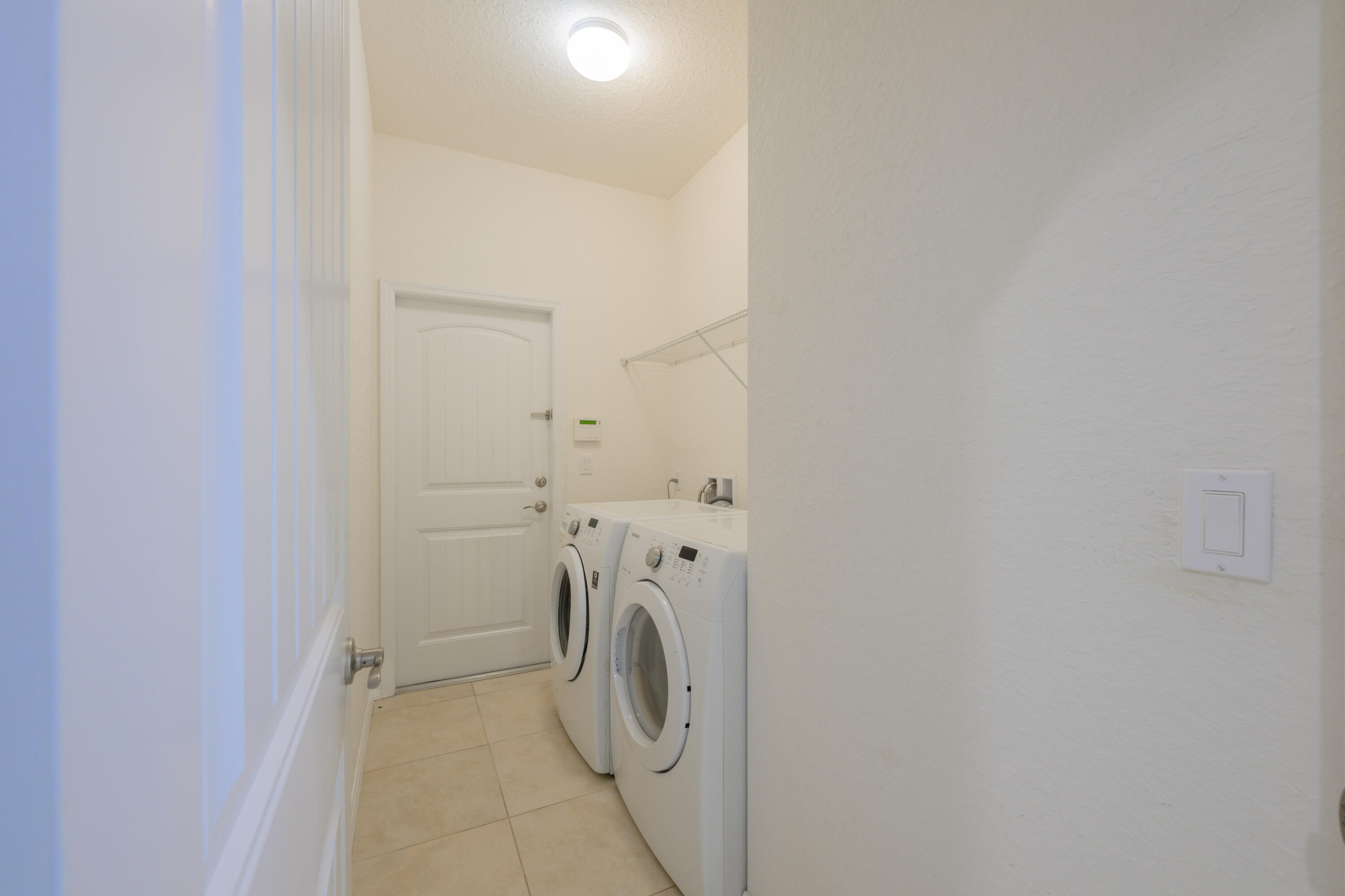 VISTA LAGO - Residential