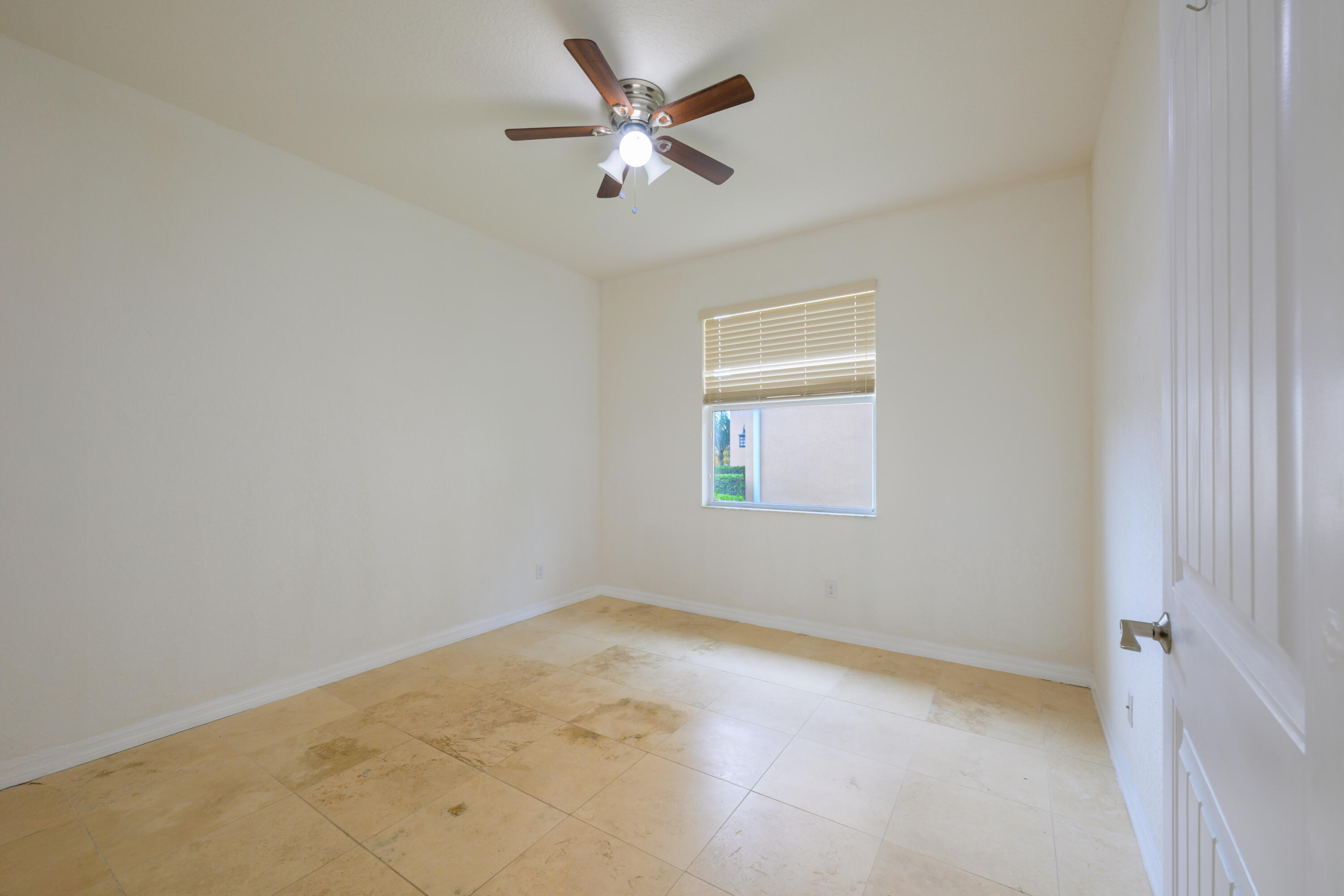 VISTA LAGO - Residential