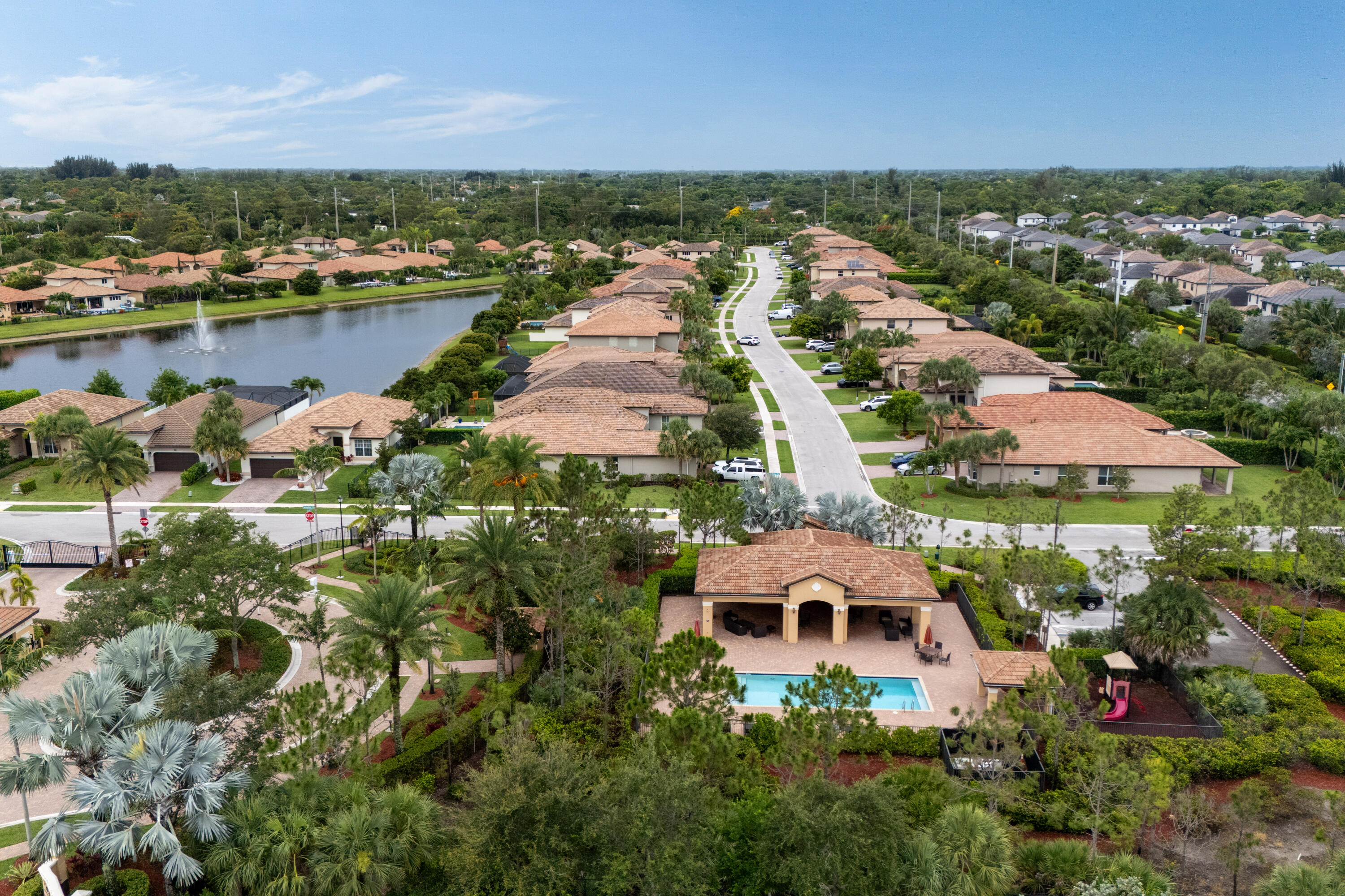 VISTA LAGO - Residential