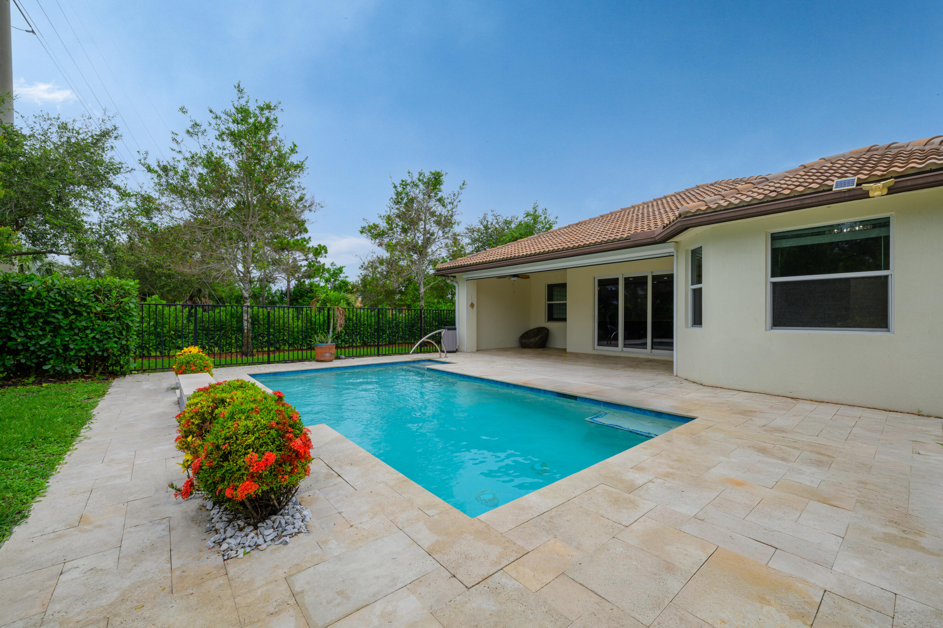 VISTA LAGO - Residential