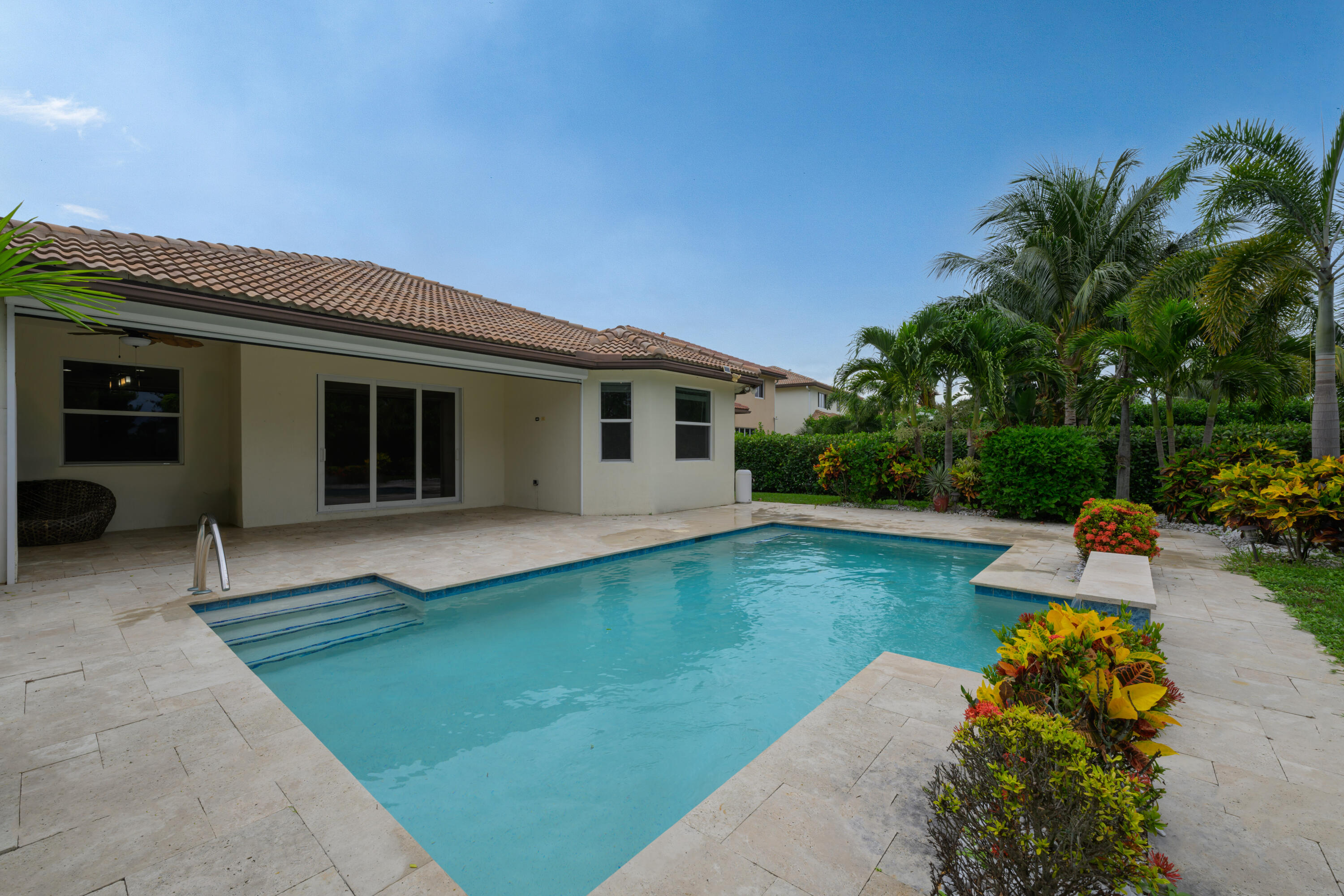 VISTA LAGO - Residential