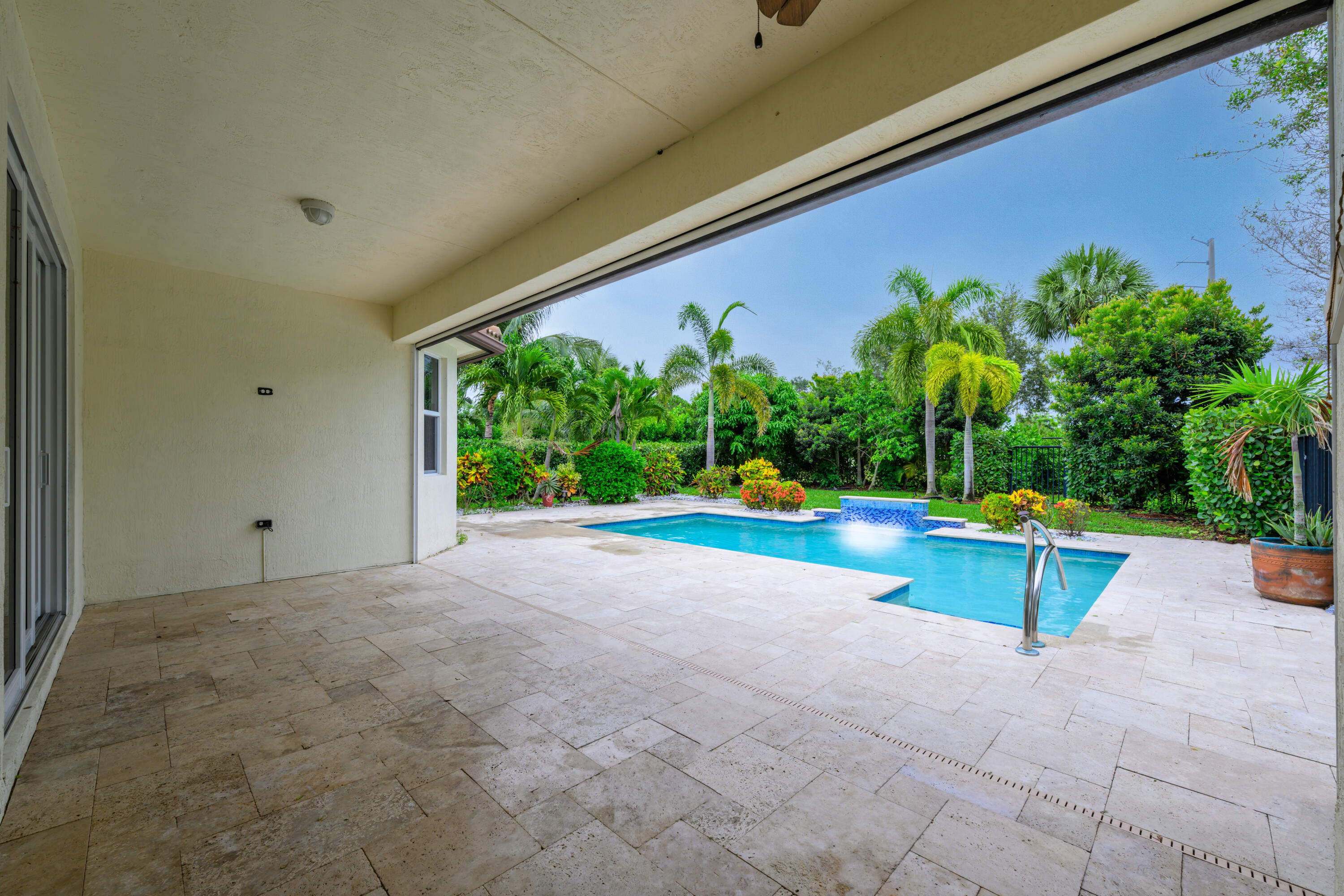 VISTA LAGO - Residential