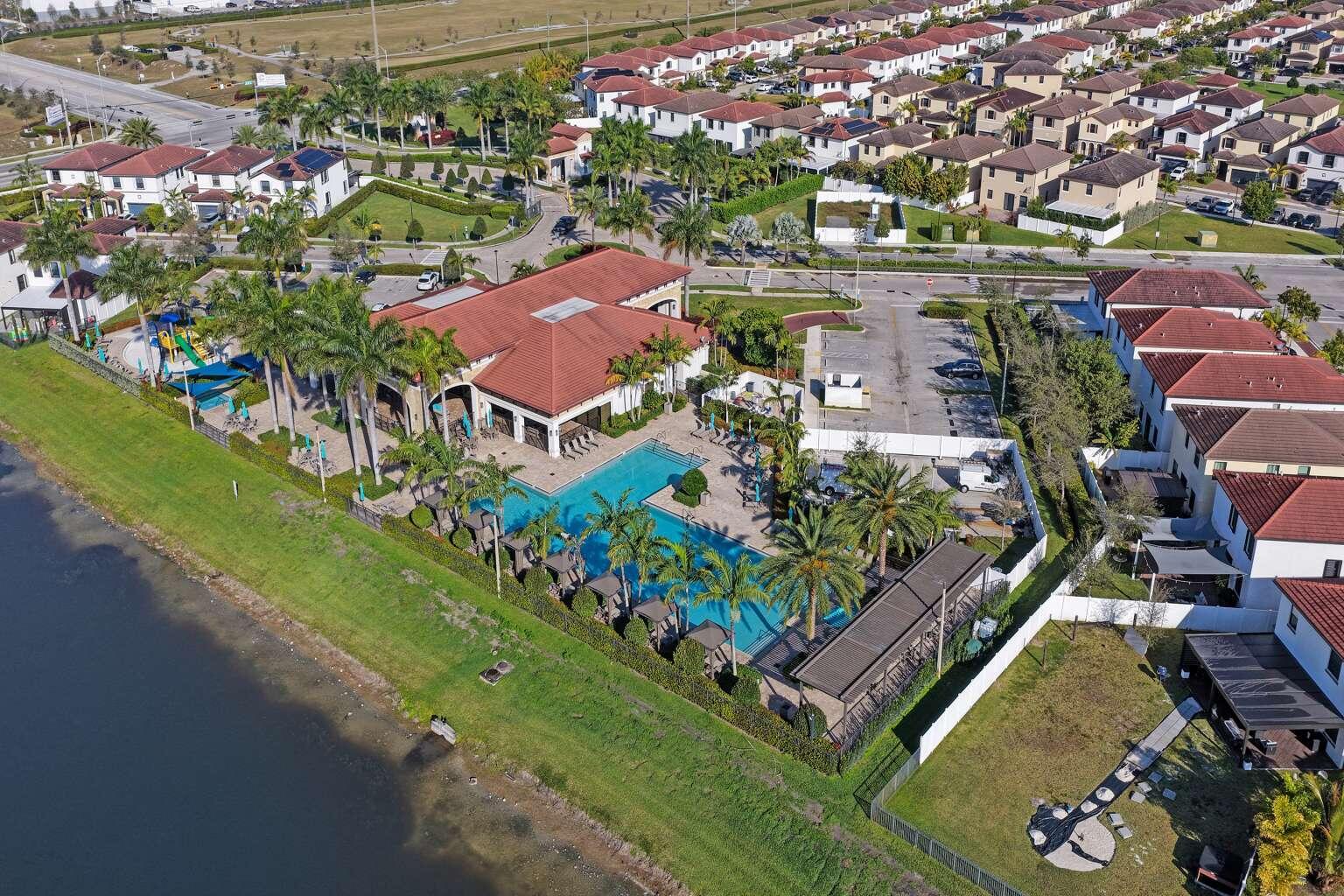 AQUABELLA SECTION ONE - Residential