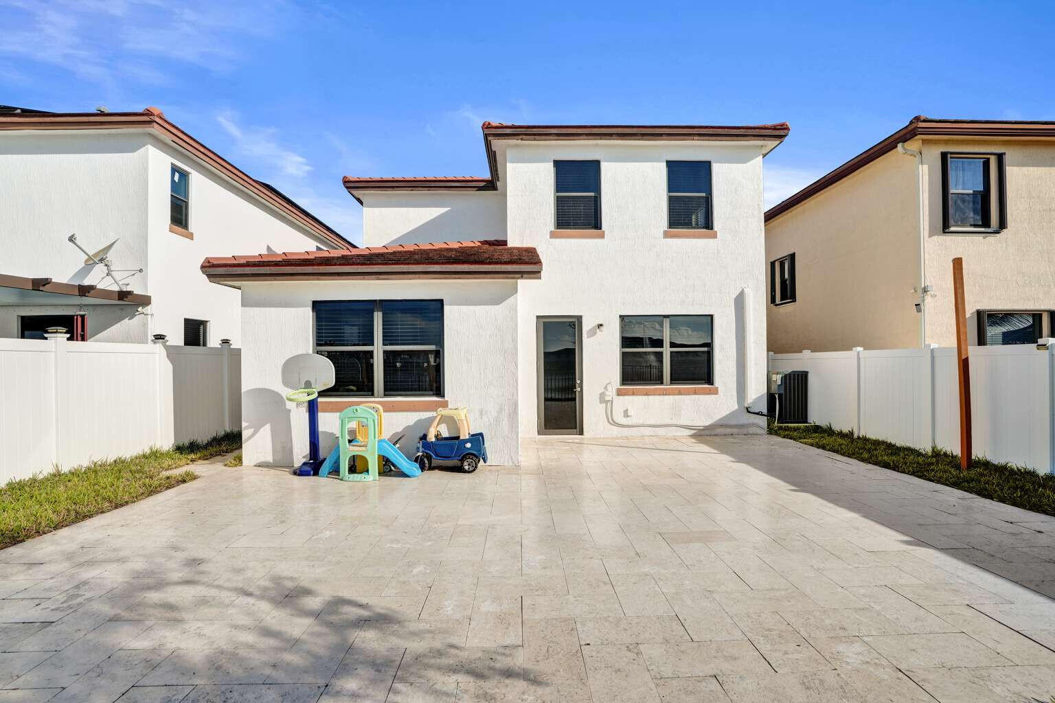 AQUABELLA SECTION ONE - Residential