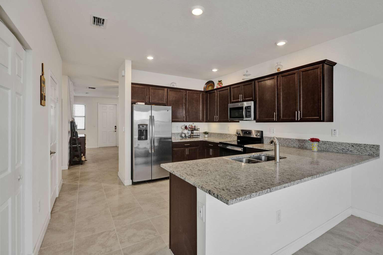 AQUABELLA SECTION ONE - Residential