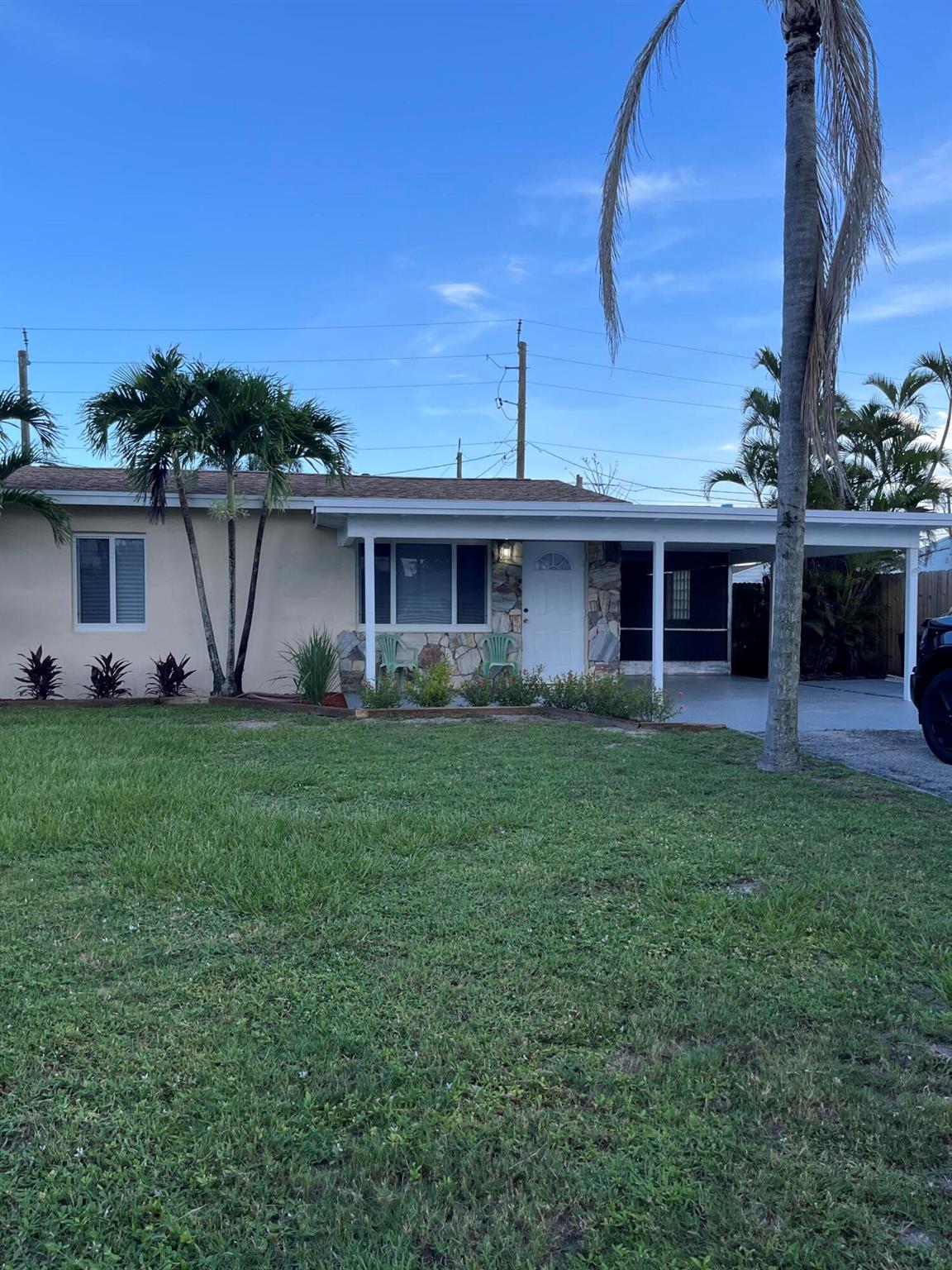 Welcome to this charming home located in the heart of Lake Worth. This property features a spacious open floor plan with abundant natural light throughout. Enjoy the modern kitchen with sleek appliances and ample cabinet space. The inviting living room provides a cozy atmosphere for relaxation. The backyard has a serene outdoor space, appropriate for entertaining or enjoying quiet moments. Conveniently situated near shopping, dining, and local parks. Don't miss the opportunity to explore this delightful home!