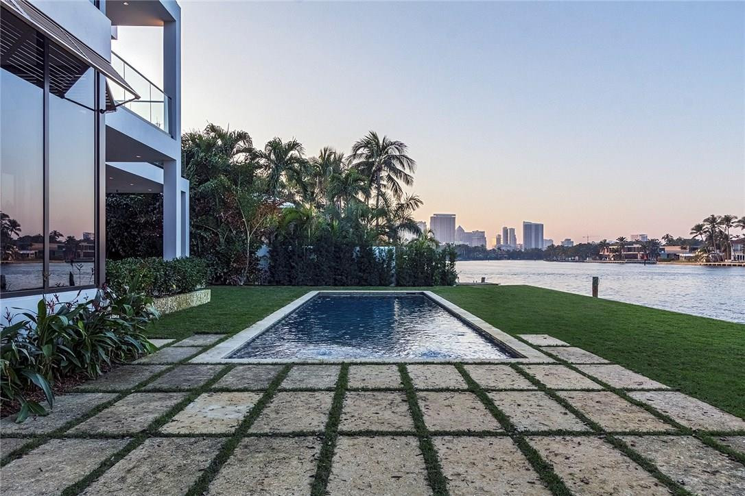 RIO VISTA ISLES - Residential