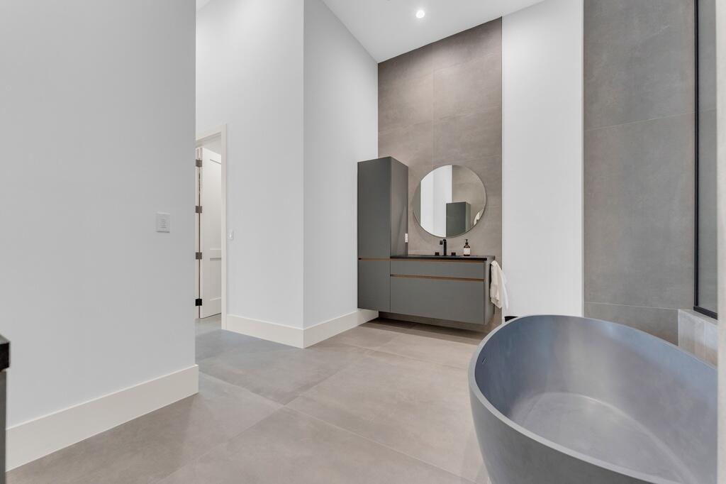 Tropic Isle In - Residential