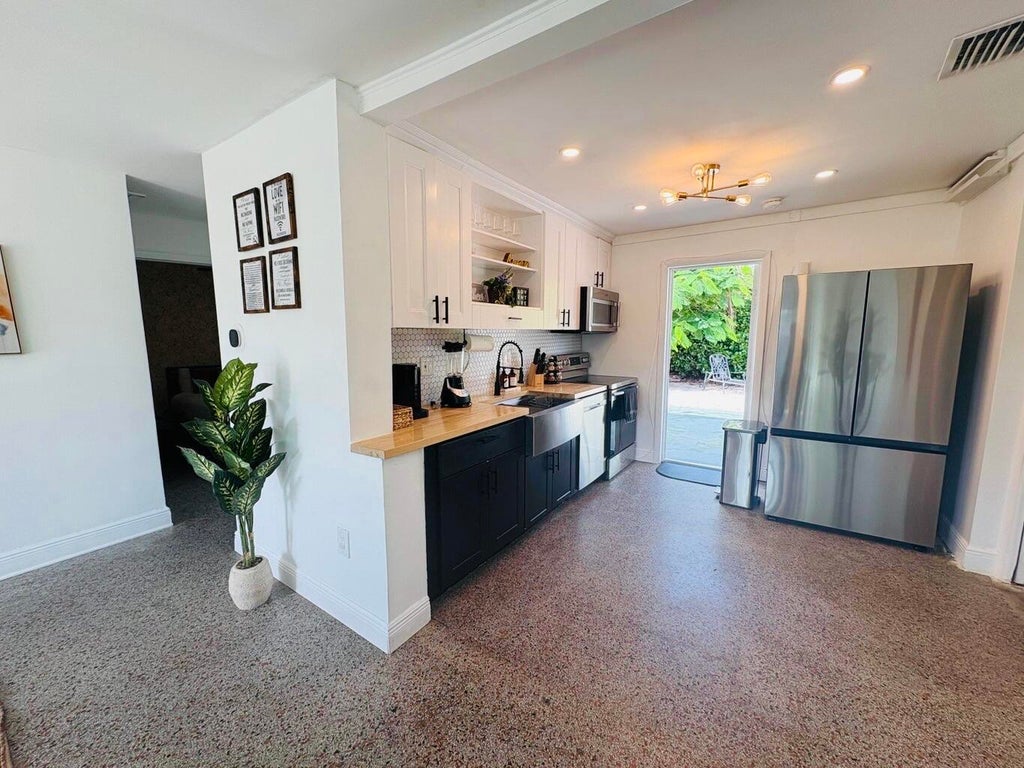 Photo of 2711 NE 11TH Terrace, Pompano Beach, FL 33064 (MLS # B26087263)
