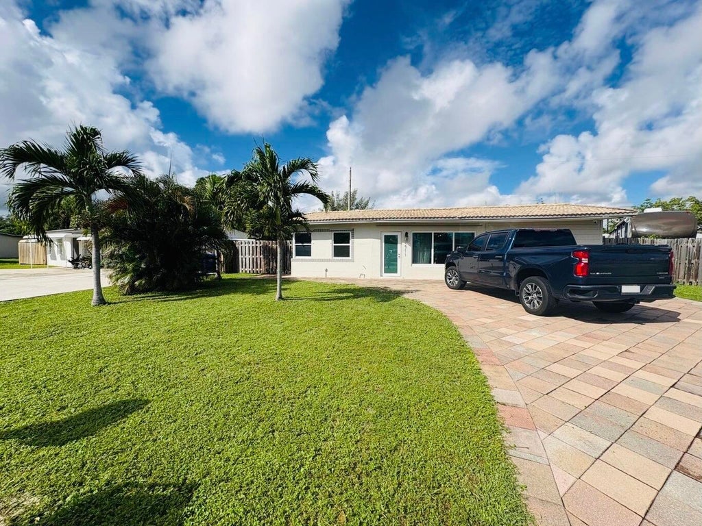 Photo of 2711 NE 11TH Terrace, Pompano Beach, FL 33064 (MLS # B26087263)