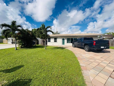 Photo of 2711 NE 11TH Terrace, Pompano Beach, FL 33064 (MLS # B26087263)
