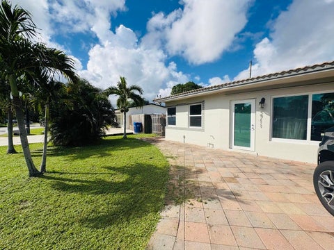 Tiny photo for 2711 NE 11TH Terrace, Pompano Beach, FL 33064 (MLS # B26087263)