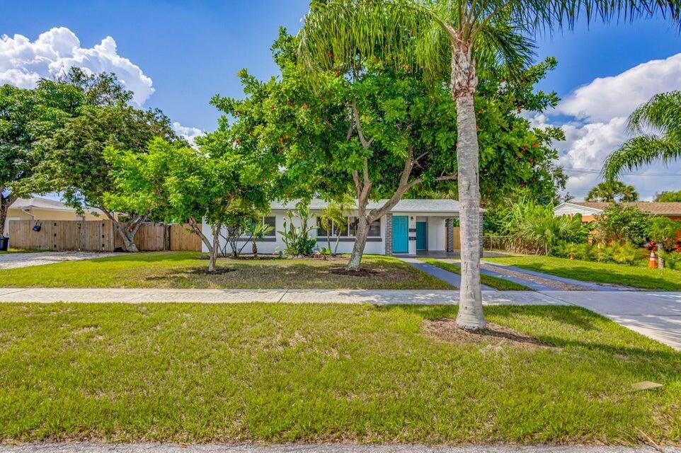 View photos, virtual tours, details... 512 BAYBERRY Drive