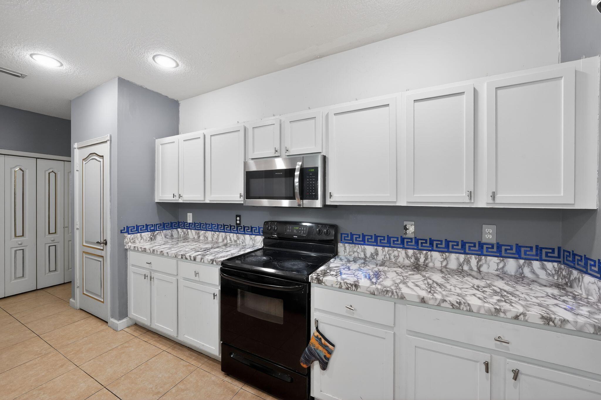 RIVER OAKS - Residential