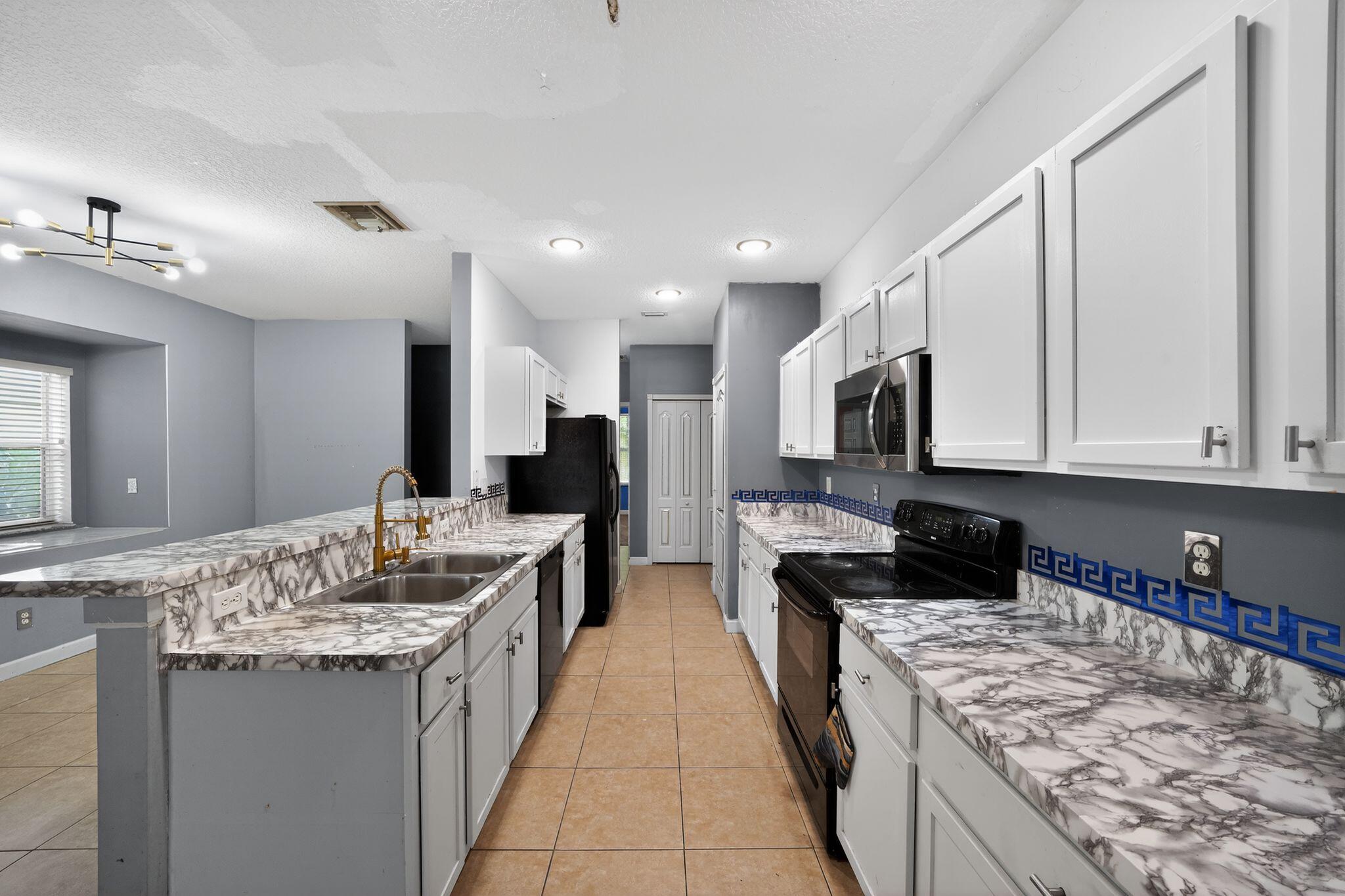 RIVER OAKS - Residential