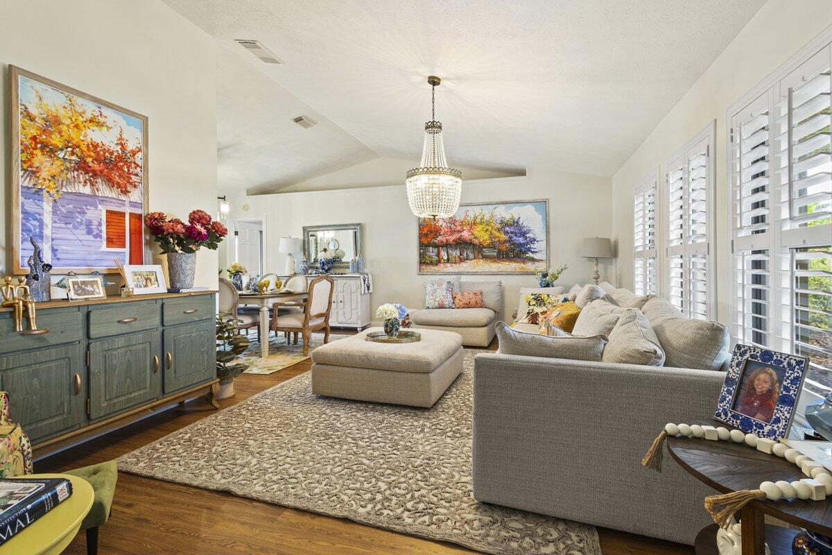 COUNTRY CLUB ESTATES PARC - Residential Lease