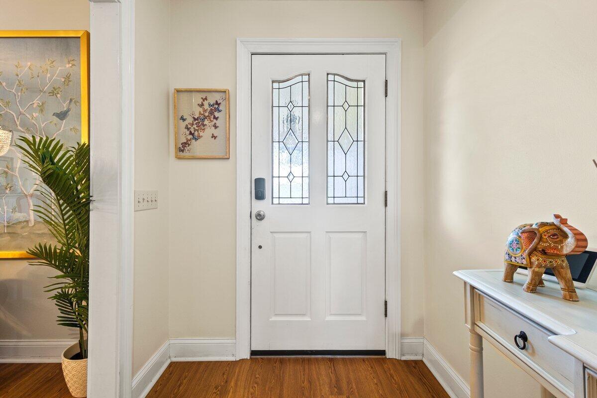 COUNTRY CLUB ESTATES PARC - Residential Lease