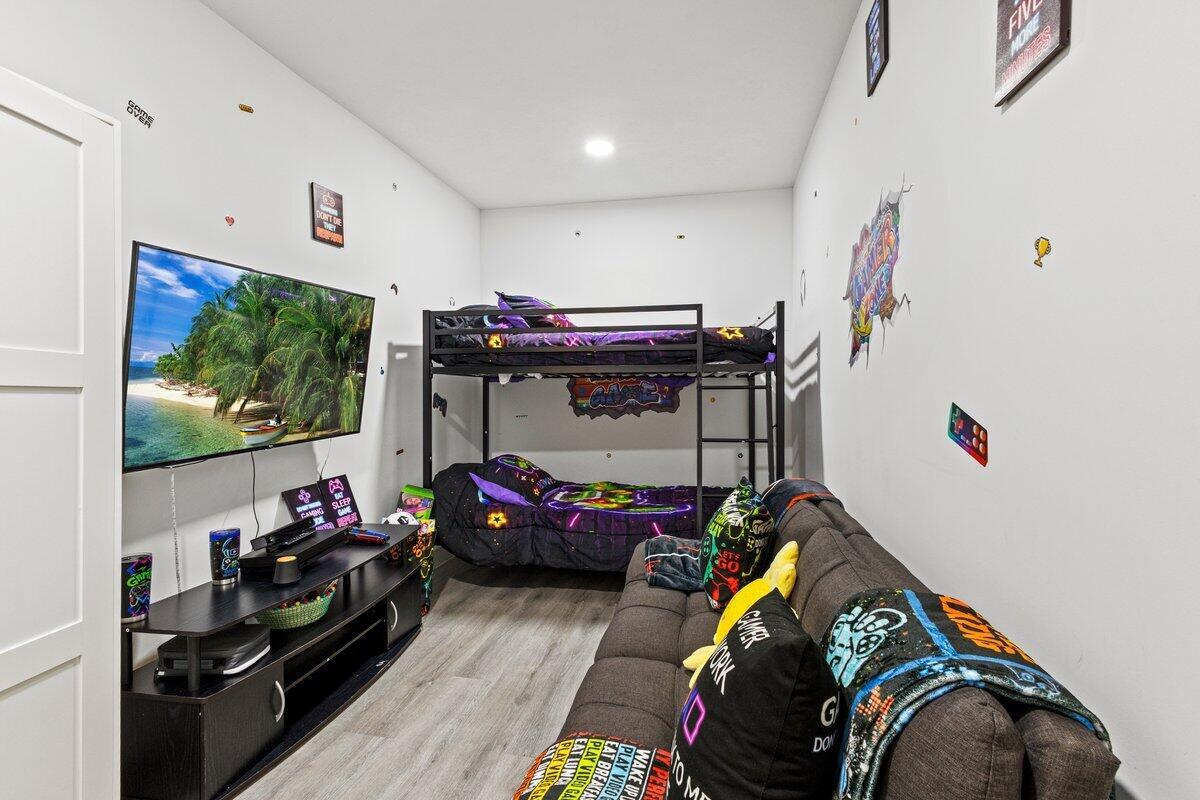 COUNTRY CLUB ESTATES PARC - Residential Lease