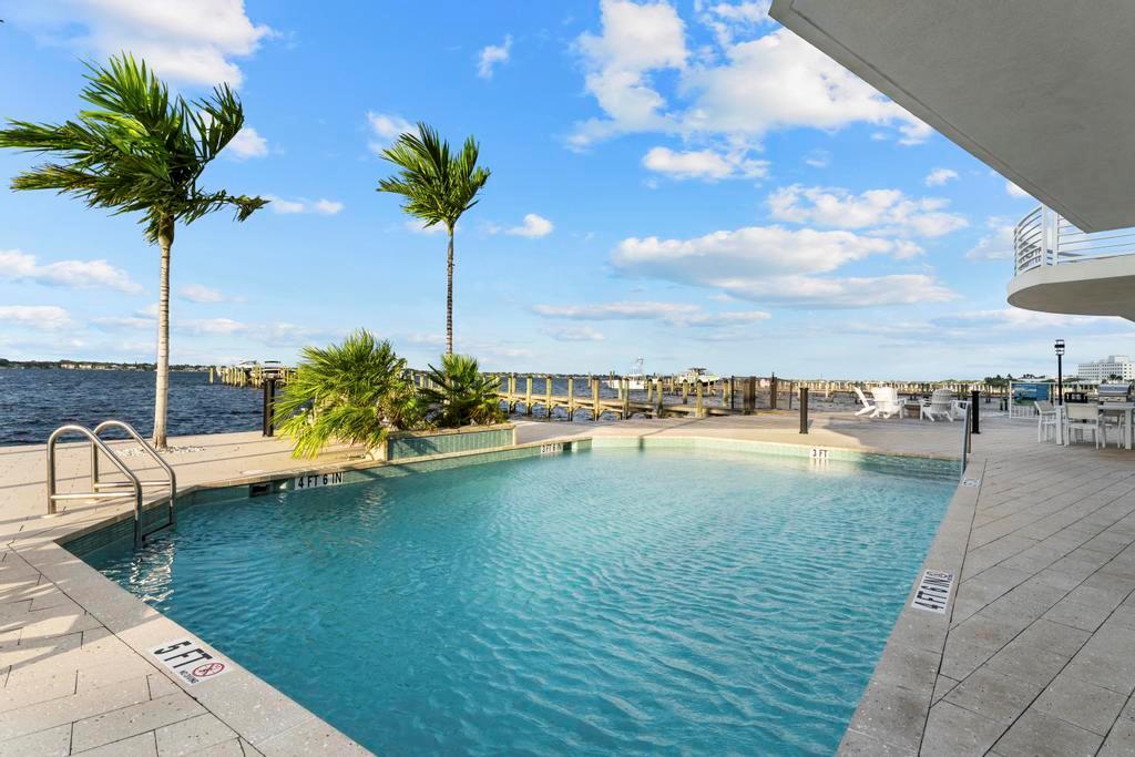 RIVER HOUSE STUART  A CON - Residential