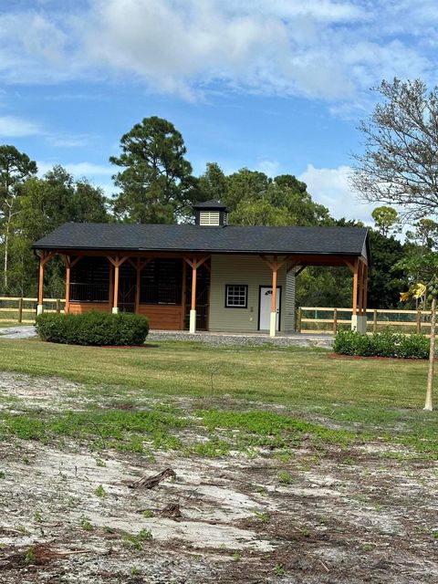 A home in Loxahatchee