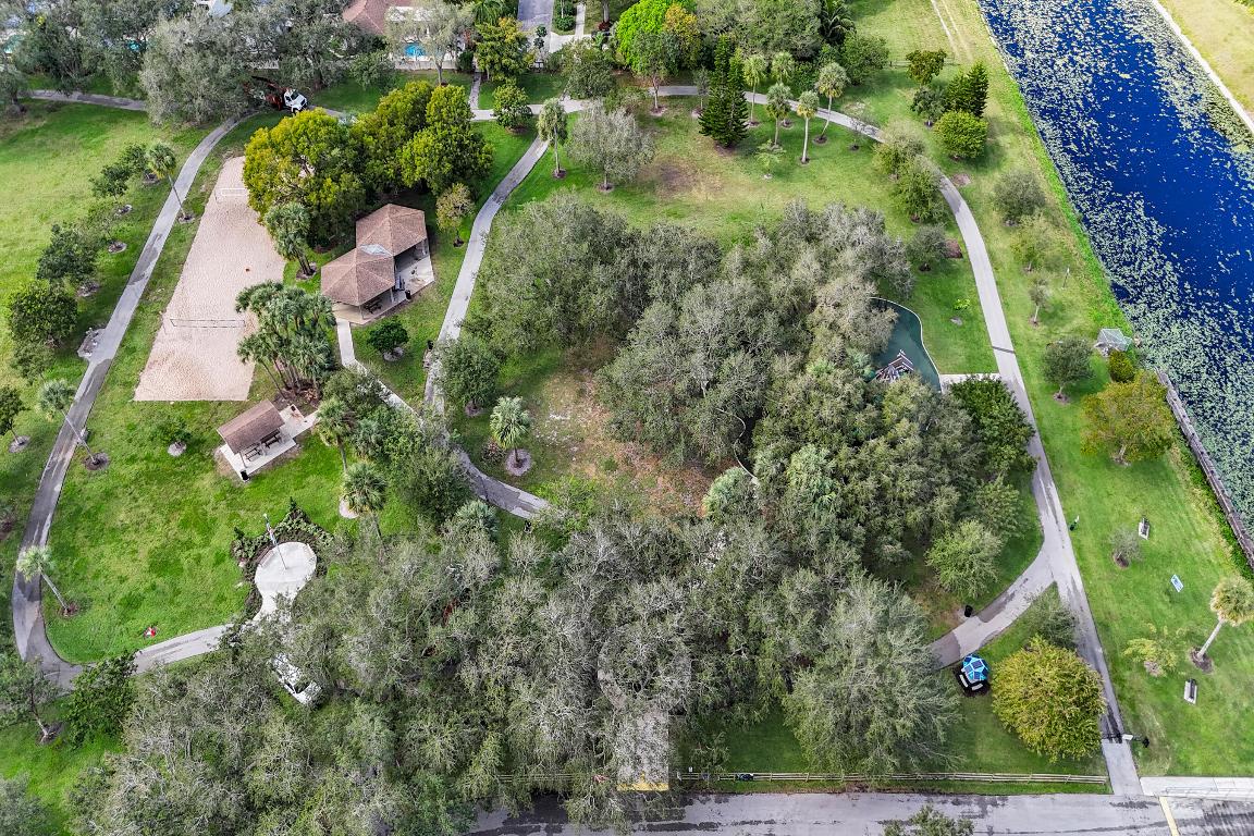 COQUINA LAKES - Residential