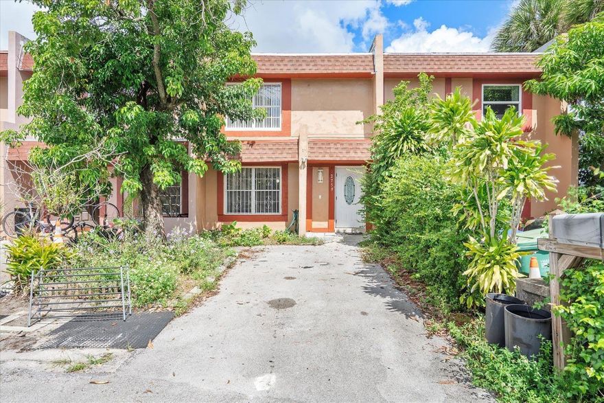 Beautifully  2/1.5 spacious Townhouse. 
Plenty of storage closets, dining/family room & living room. Central AC, brand new washer & dryer, new floors, new roof, large back yard assigned private parking for 2 cars. Additional storage room in the backyard. 
Great location, minutes to Hard Rock Sun-Life stadium, major shopping, Walmart, ALDI, Publix, banks and restaurants, I-95, Florida Turnpike, and much more.