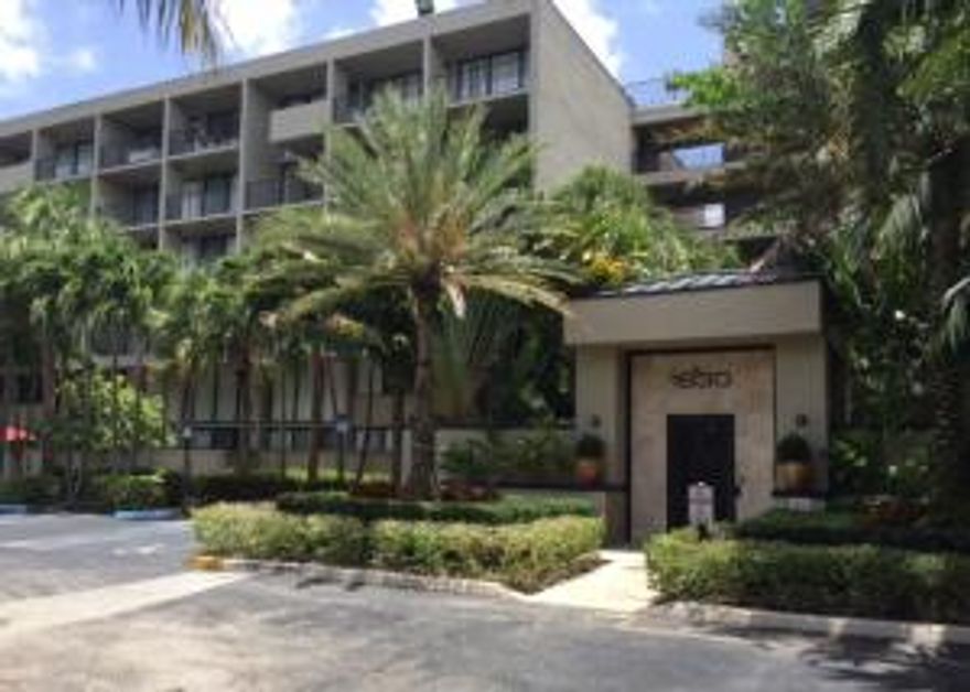 Gorgeous 2 bedroom-1.5 bath condo unit located in  Lakeshore Club Condo.Home features spacious floor-plan, pantry, neutral color kitchen. Upstairs are spacious bedrooms with neatly-clean carpet. Screened balcony. Community features pool and clubhouse. Centrally located near schools, dining, shopping and main roads.