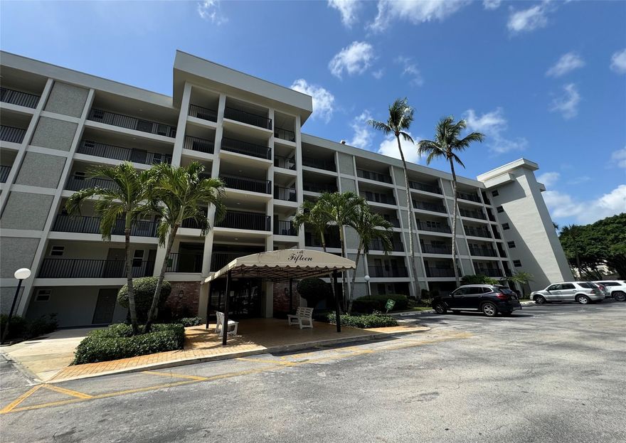Great 2 bedrooms and 2 bathrooms in Palm Aire Country Club. Ground floor, laminate wood throughout, enclosed balcony for extra space living. Garden view. Community offers 3 pools, BBQ area, near shops, restaurants, main highways, beaches and new development across Powerline Rd. 50 year concrete restauration has been completed.