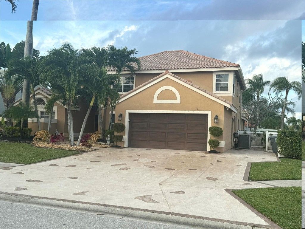Photo of 5532 Descartes Circle, Boynton Beach, FL 33472 (MLS # F10540535)