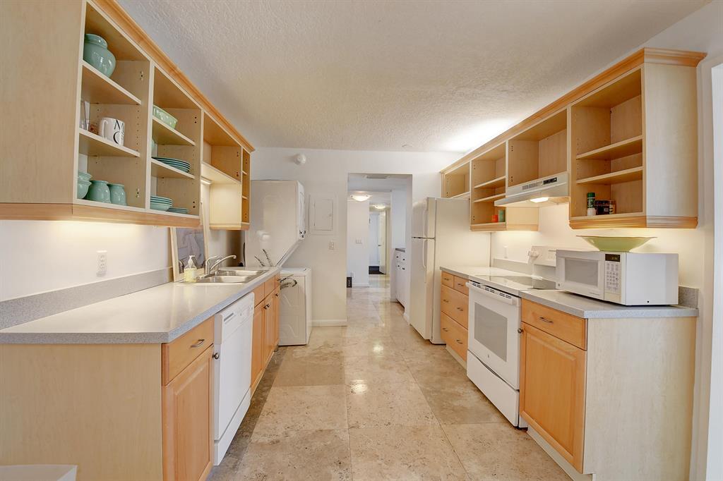 COASTAL HOUSE - Residential