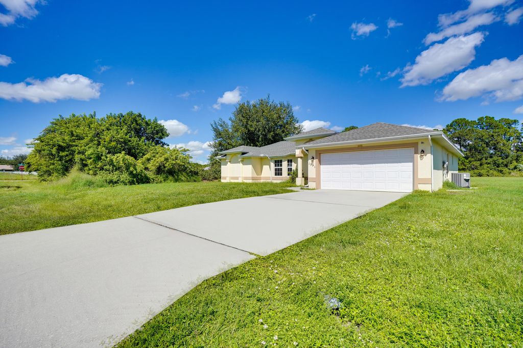 Photo of 1581 SW Crater Avenue, Port Saint Lucie, FL 34953 (MLS # R11132209)