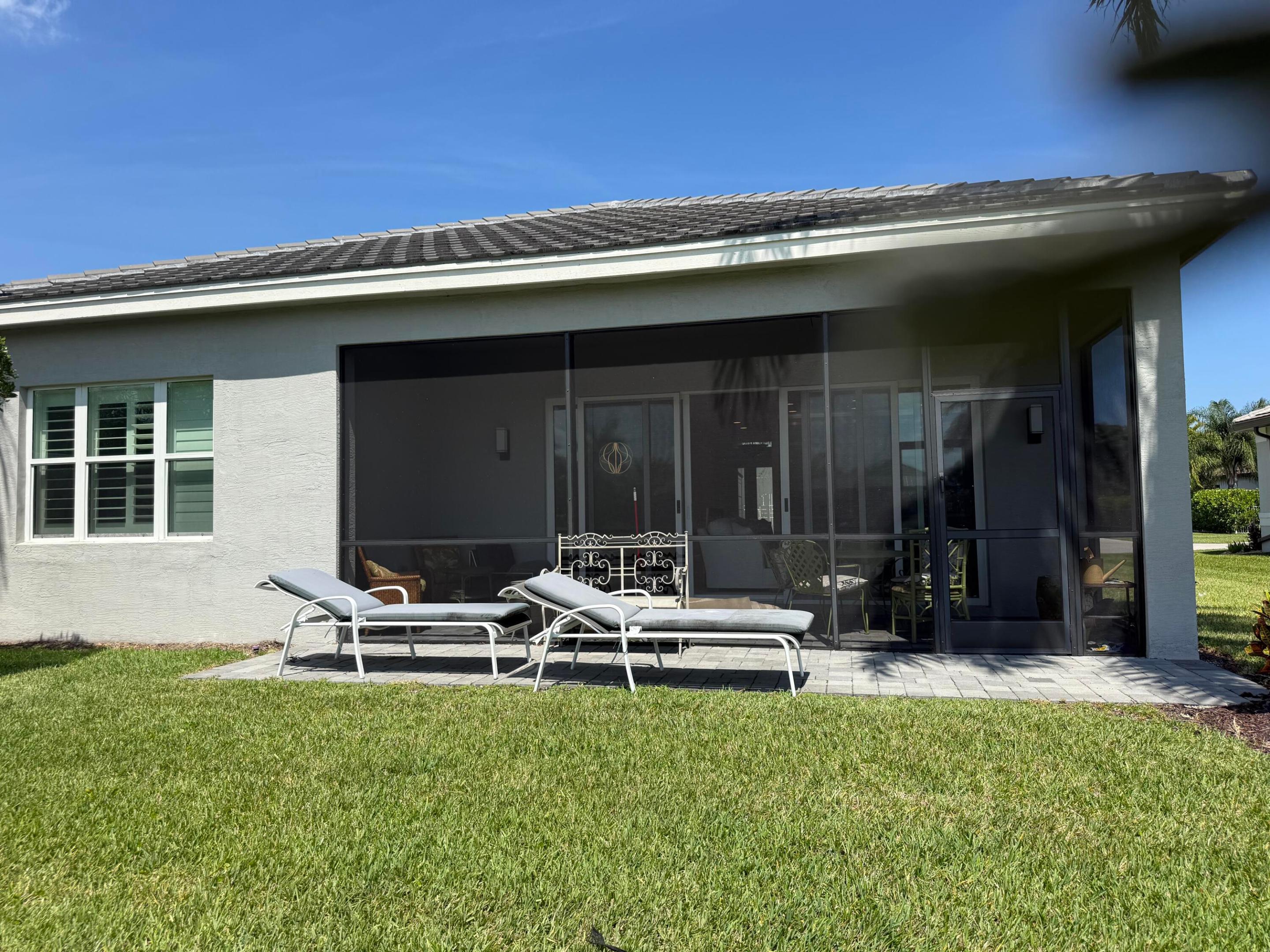 VALENCIA SOUND - Residential Lease