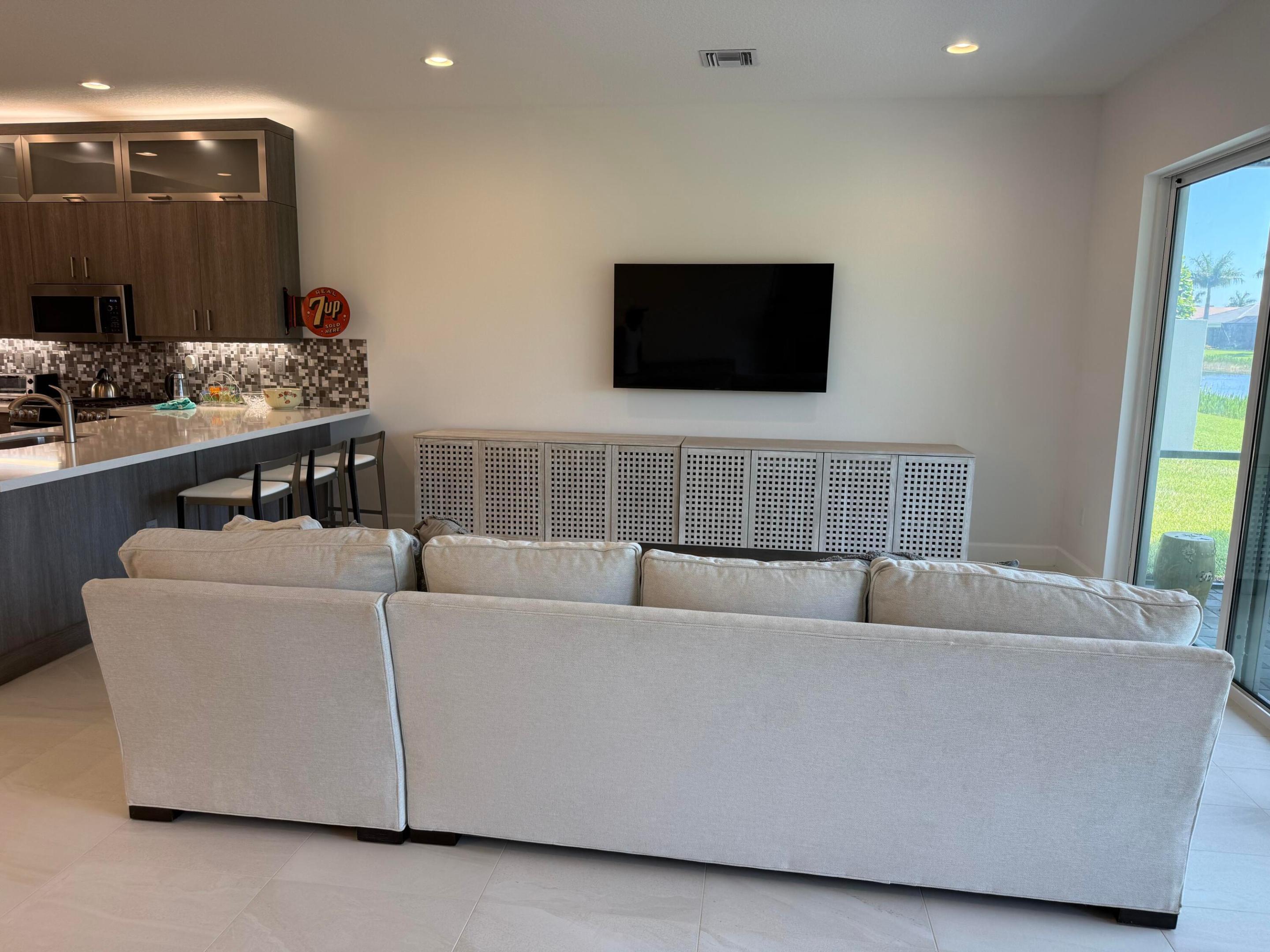 VALENCIA SOUND - Residential Lease