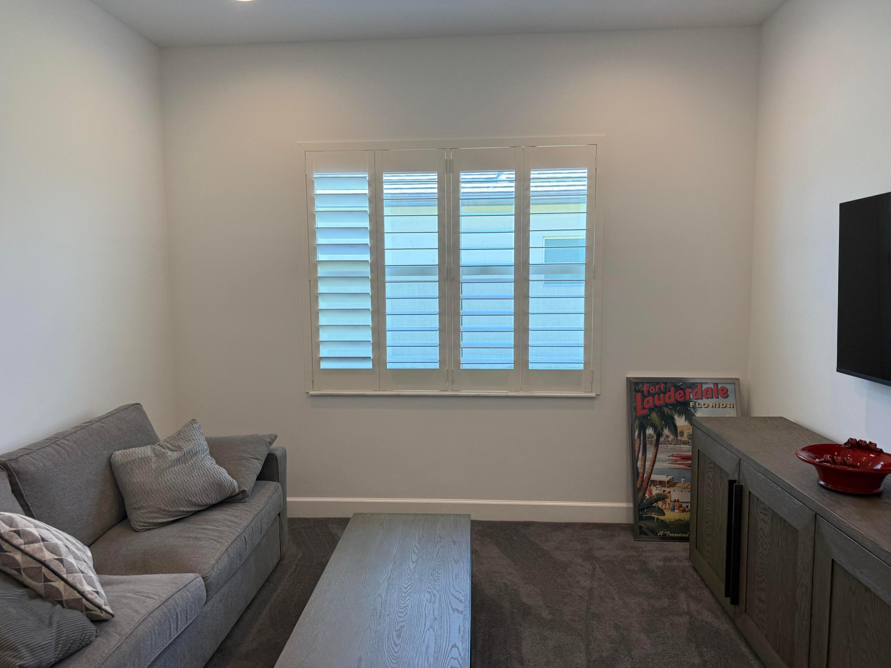 VALENCIA SOUND - Residential Lease