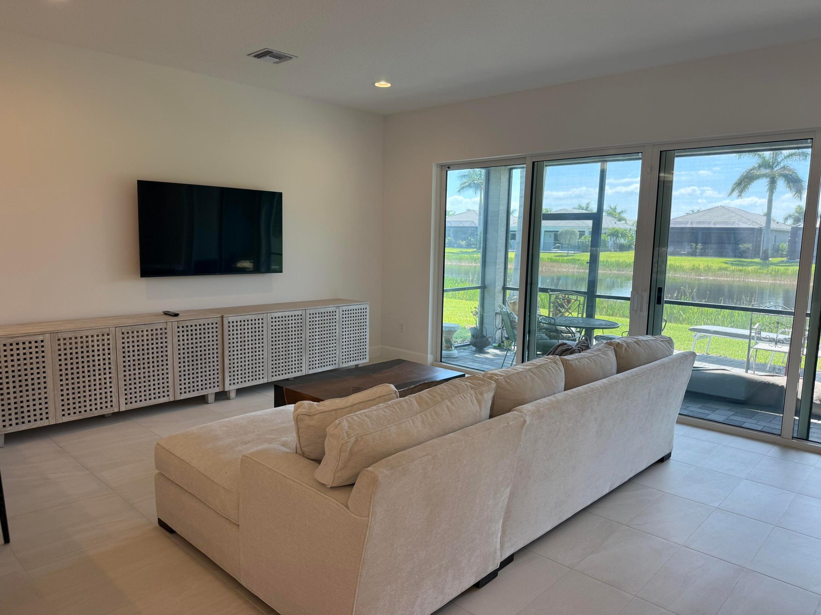 VALENCIA SOUND - Residential Lease