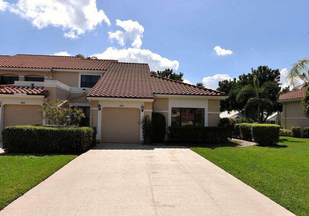 Photo of 900 Windermere Way, Palm Beach Gardens, FL 33418 (MLS # R10775438)