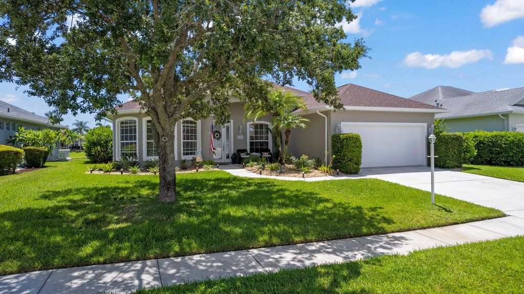 Photo of 170 55th Avenue SW, Vero Beach, FL 32968 (MLS # R11002214)