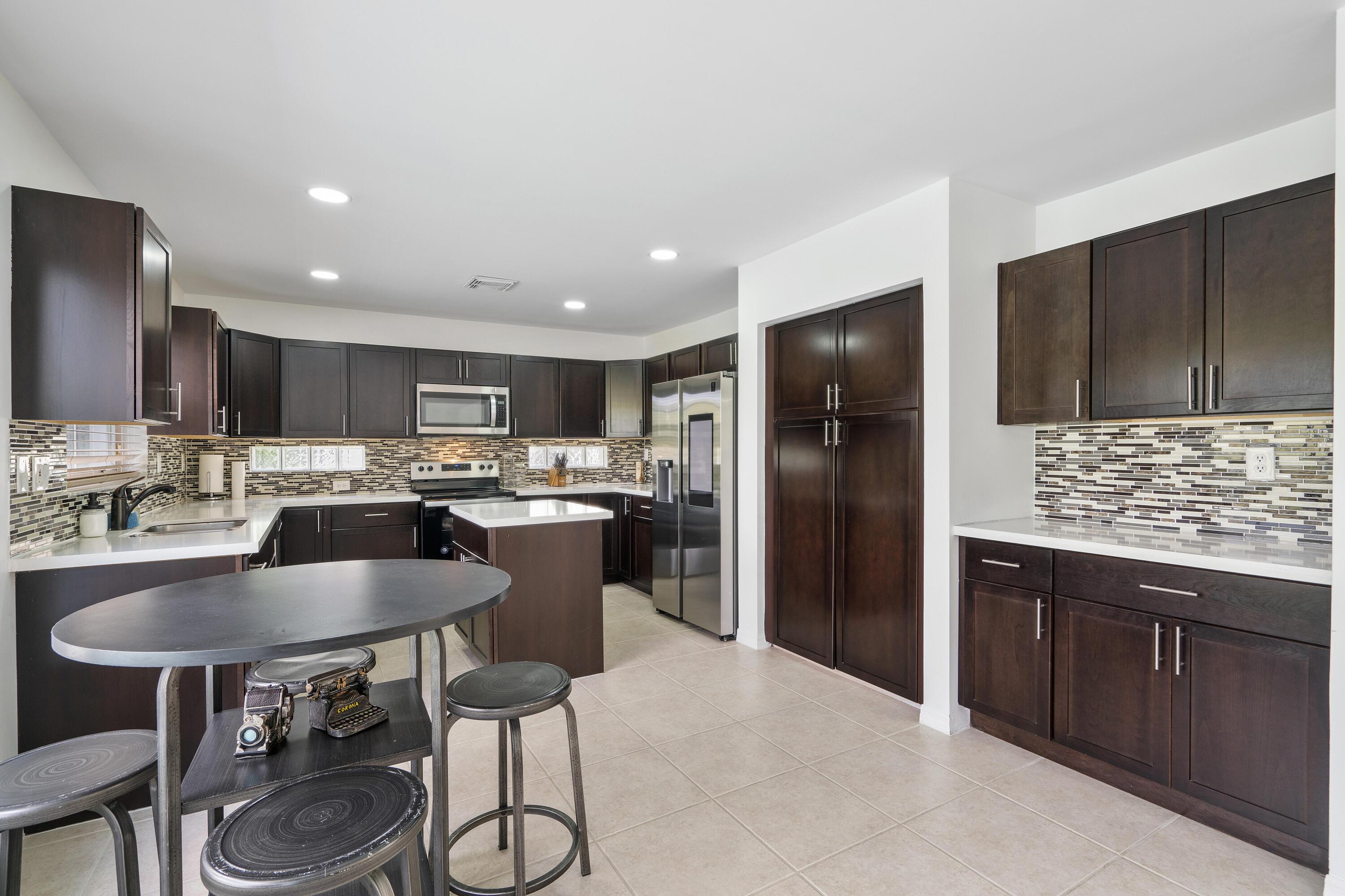 WYNDHAM LAKES/Coventry Place - Residential Lease