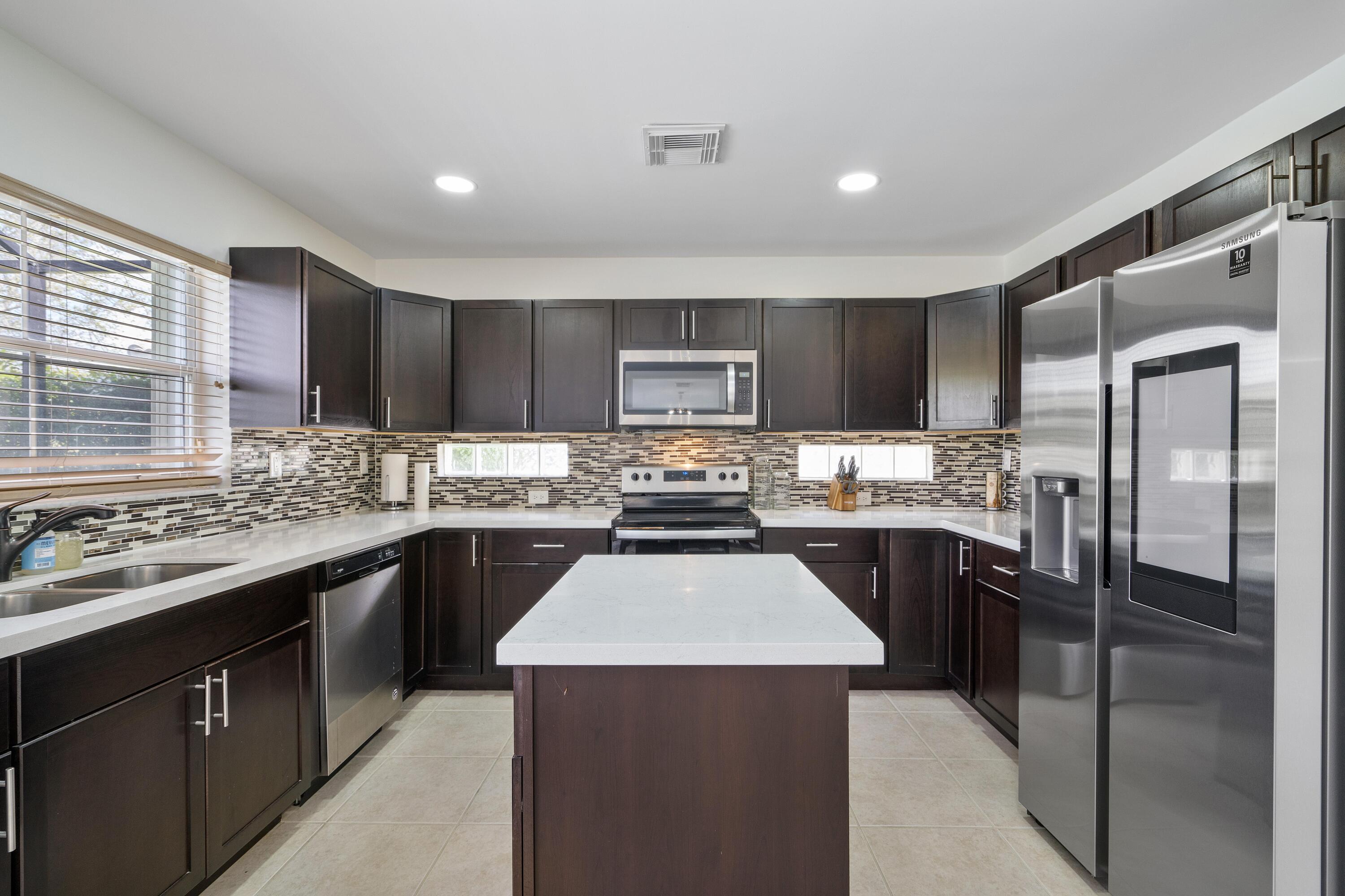 WYNDHAM LAKES/Coventry Place - Residential Lease