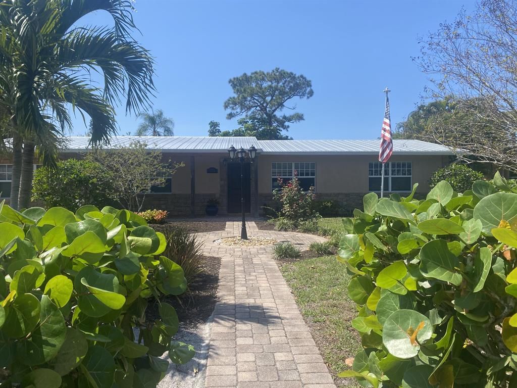 Photo of 1252 SE Madison Avenue, Stuart, FL 34996 (MLS # R10787024)