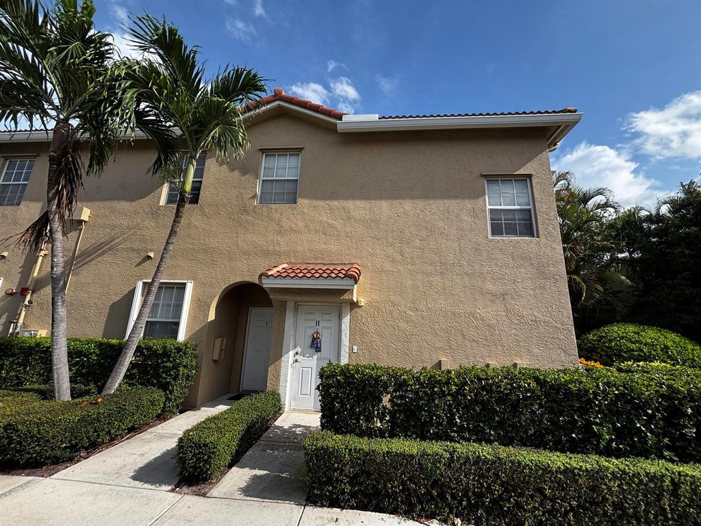 Photo of 105 Lighthouse Circle #H, Tequesta, FL 33469 (MLS # R11119724)