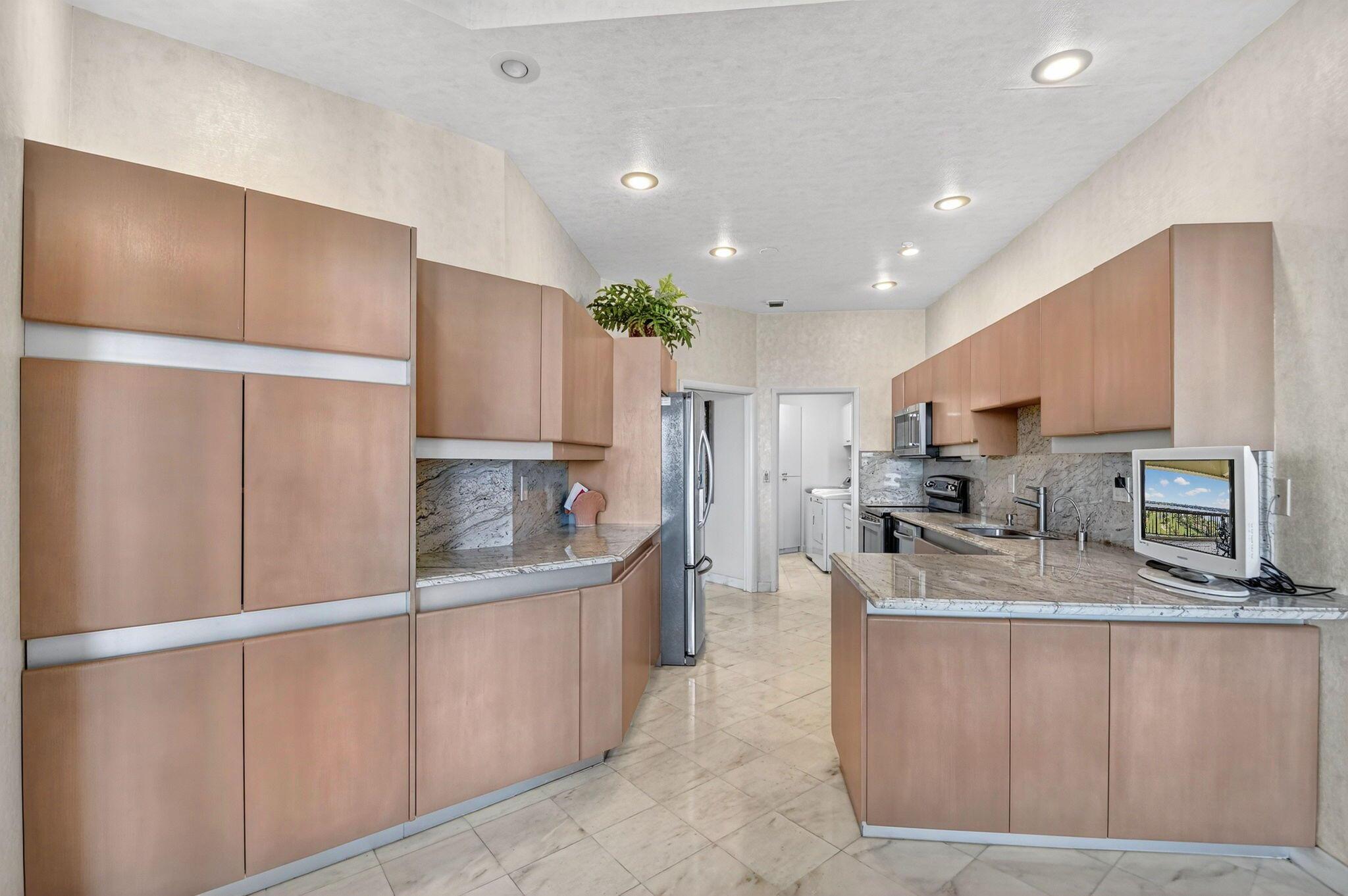 CONSULATE CONDO - Residential