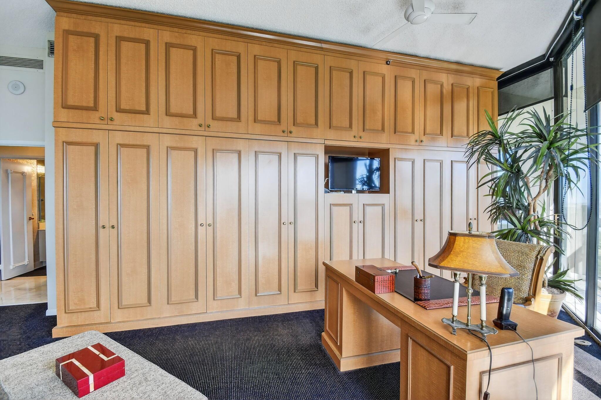 CONSULATE CONDO - Residential