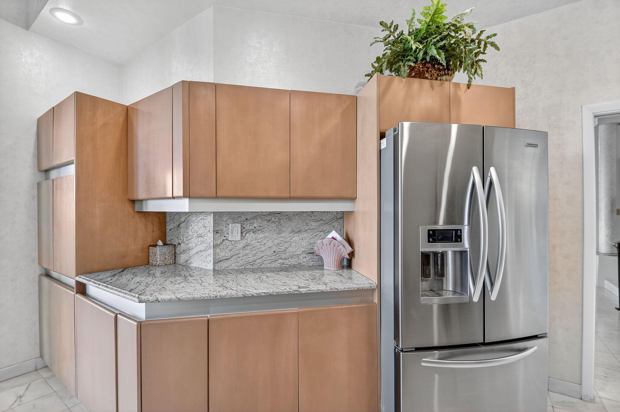 CONSULATE CONDO - Residential