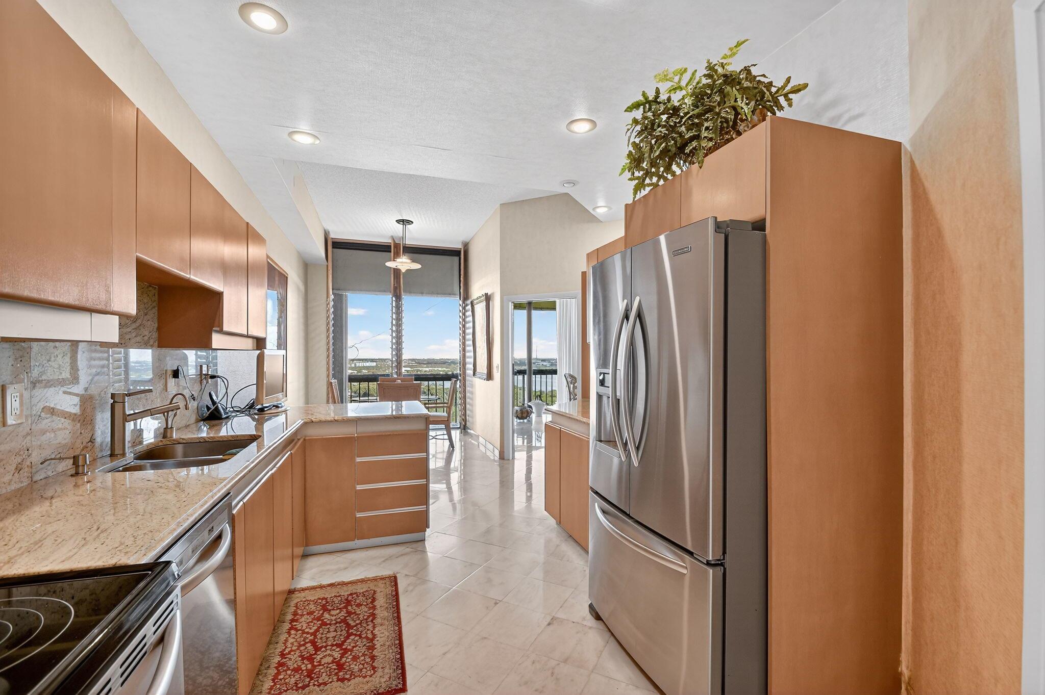 CONSULATE CONDO - Residential